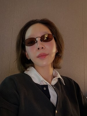 소시 태연, 셀카 왜 이러는 걸까요..눈썹 실종에 이상한 각도