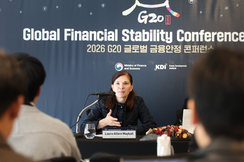 Korea should save chip boom windfall for downturns: IDB economist