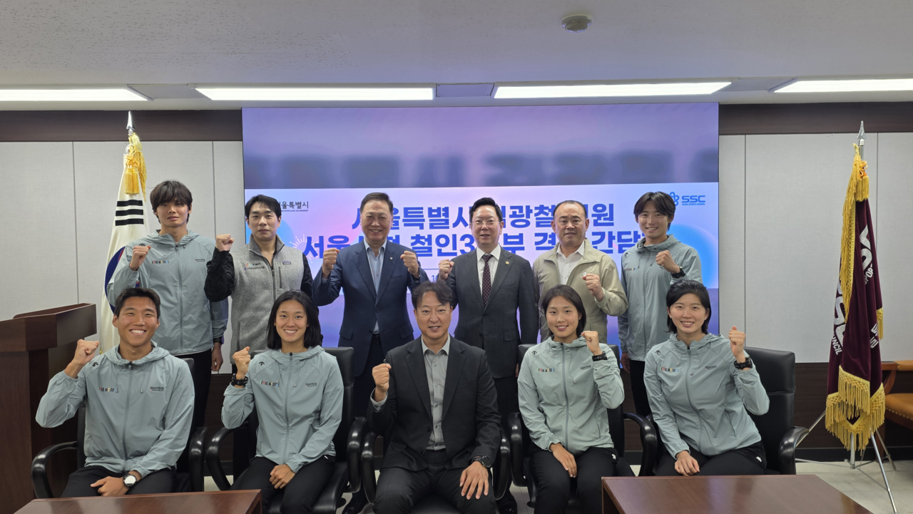 김광철 의원은 서울시청 철인3종팀 선수단을 격려하고 훈련환경 개선과 선수 보호체계 강화를 당부했다. 서울시의회 제공