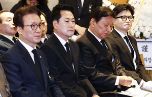 [헤럴드pic] 고 최형우 전 장관 영결식 참석한 김민석-장동혁 대표