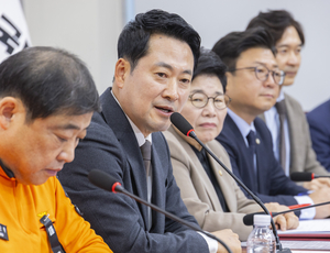 장동혁, 與 ‘소방 빨대’ 구설 속 현장 소방관 만나…“국비지원 충분히”