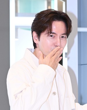 [포토] 이진욱 ‘손 키스는 덤이에요’
