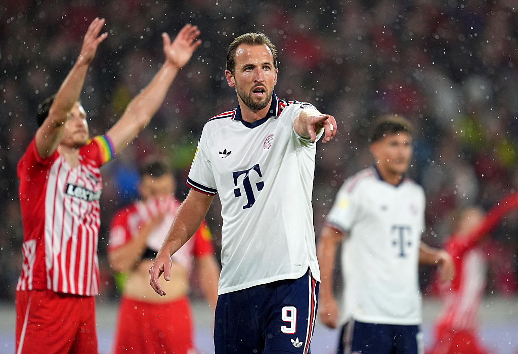 Harry Kane gestures during a 2026-2027 Bundesliga match against Freiburg at Europapark Stadion in Freiburg, Germany, on Sunday (Korean Standard Time). [Getty Images]