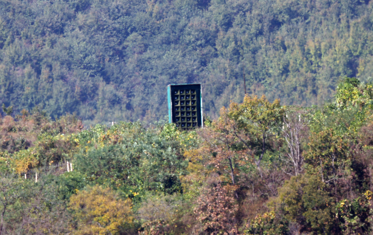 A North Korean loudspeaker directed toward South Korea is seen along the Imjin River from a border area in Paju, Gyeonggi Province, on Oct. 20. (Yonhap)