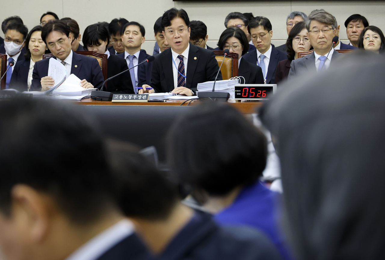 Minister of Employment and Labor Kim Young-hoon answers questions at the National Assembly's comprehensive national audit of the Ministry of Employment and Labor, held by the Climate, Energy, Environment and Labor Committee on Tuesday. [Yonhap]