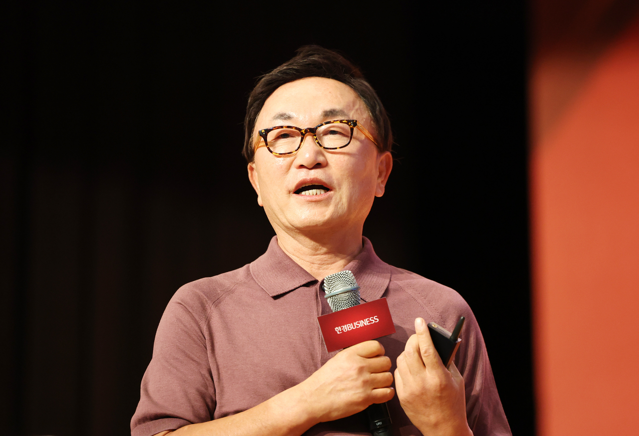 박현주 미래에셋그룹 회장이 27일 서울 동대문구 경희대학교 서울캠퍼스에서 ‘글로벌 자본시장, 다음 세대의 도약 그리고 한국경제의 새로운 길’이란 주제로 강연하고 있다. <연합뉴스>
