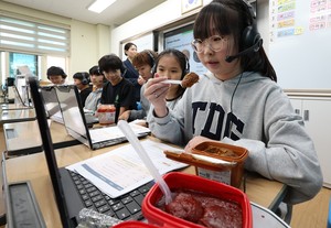 1 classroom, 5,000 km apart: Seoul students learn beyond borders