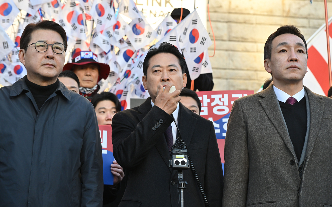 장동혁 국민의힘 대표가 28일 오전 서울 송파구 올림픽공원 핸드볼경기장에서 선관위 특검 올림픽공원 현장 검증 관련 기자회견을 하고 있다. 이날 6·3 지방선거 투표용지 부족 사태 등을 수사하는 이태한 선거관리위원회 특별검사팀은 지방선거 이후 147일 만에 투표함을 열고 투표용지 공개검증을 한다. 임세준 기자