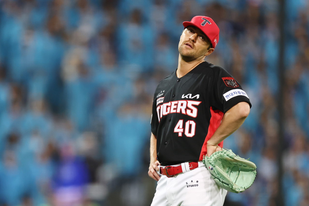 Kia Tigers starter James Naile reacts after hitting Park Seung-kyu of the Samsung Lions in the head and earning an automatic ejection during Game 1 of the second round in the Korea Baseball Organization postseason at Daegu Samsung Lions Park in the southeastern city of Daegu on Monday. (Yonhap)