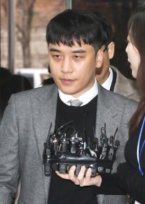 빅뱅 출신 승리, 아빠 되나..20대 연인 임신설 “내년 1월 출산 예정”
