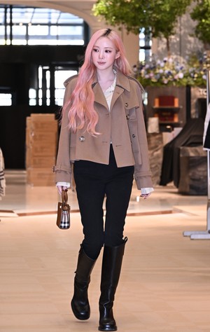[포토] 미야오 나린 ‘고양이 인형이 걸어오네’