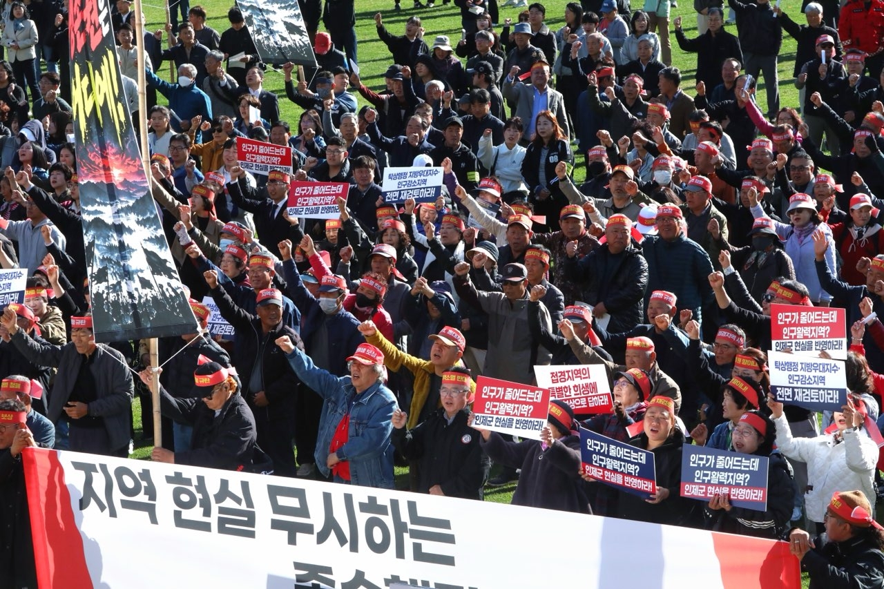 인제 현지에서 열린 범군민 규탄대회에는 전체인구의 10%가 참여했다. 서울로 치면 100만 군중이 한 곳에 모여 정부를 규탄한 것이다.