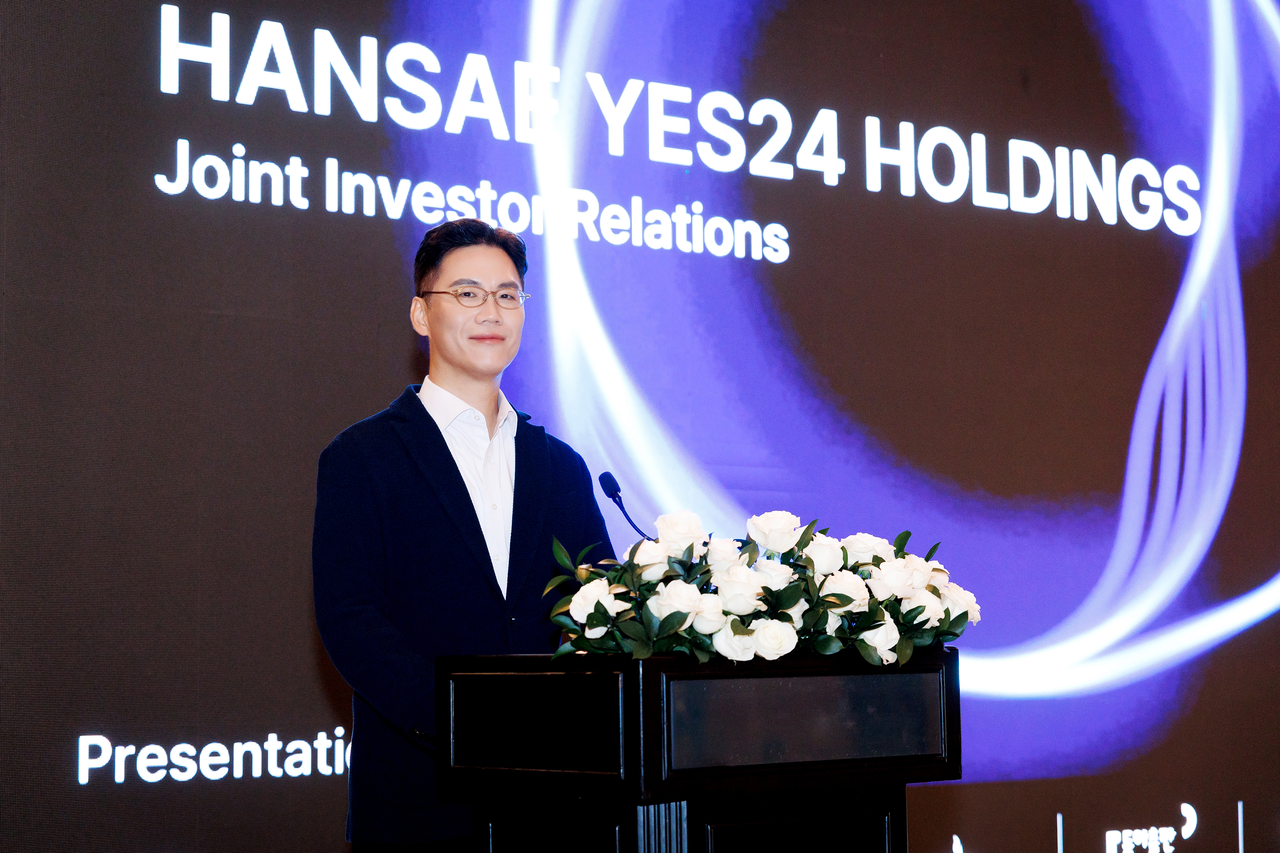Hansae YES24 Holdings Vice Chairman Kim Seok-hwan presents at the 2026 Global IR event in Ho Chi Minh City, Vietnam, on Wednesday. [Hansae YES24 Group]