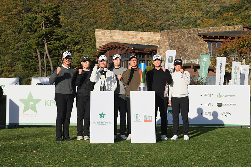 Park Jae-hyun, Kang Ju-won, Lim Tae-young, Lee Jun-su, Shin Jae-uk, Jeong Woo-jin and Kang Seung-gu pose at the official photo call.