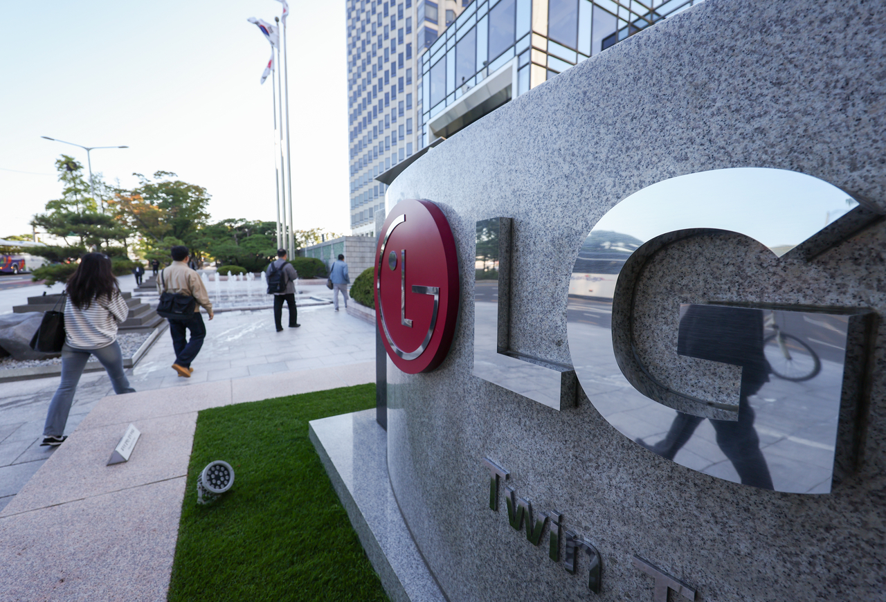 LG Electronics' headquarters in Yeouido on Oct. 7, when the company announced its preliminary third-quarter earnings (Newsis)