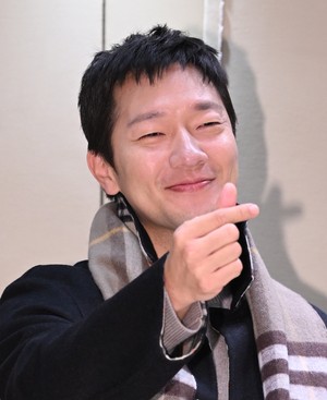[포토] 손석구 ‘하트는 부끄러워’
