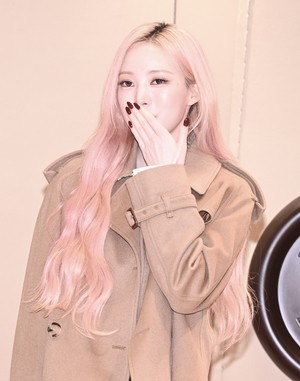 [포토] 미야오 나린 ‘모닝 손키스는 기본’