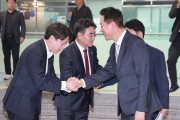 진중권 “이준석, 오세훈에게 딱 붙어 완장짓” 작심 비판