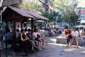 Gay nightlife moves deeper into Jongno's alleys