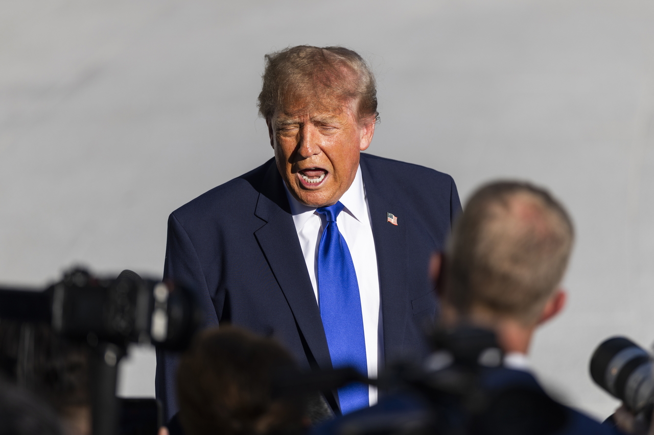 US President Donald Trump speaks to reporters as he leaves the White House in Washington, D.C., on Oct. 22 (local time), heading to a campaign event in Iowa. [EPA]