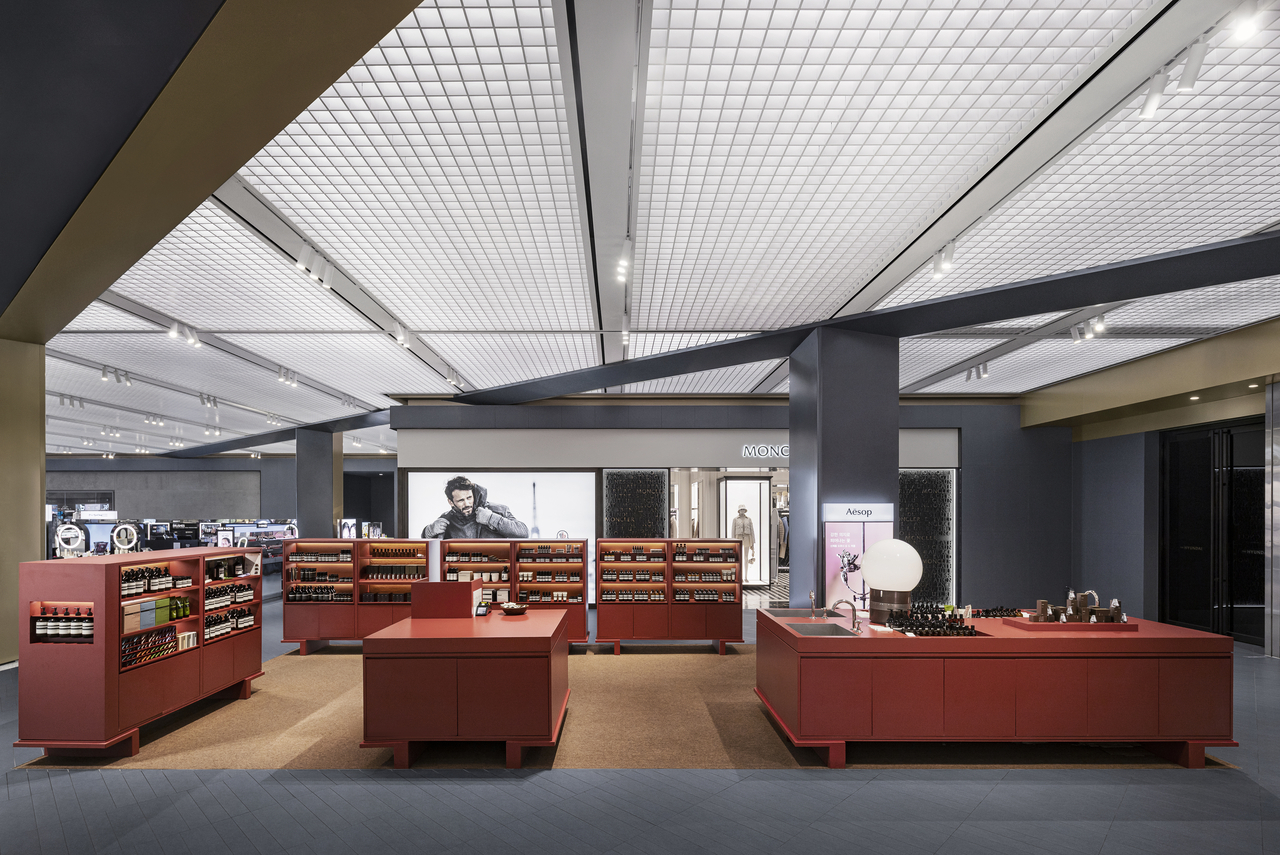 A cosmetic store at Hyundai Jungdong designed by Burdifilek (Yongjoon Choi)