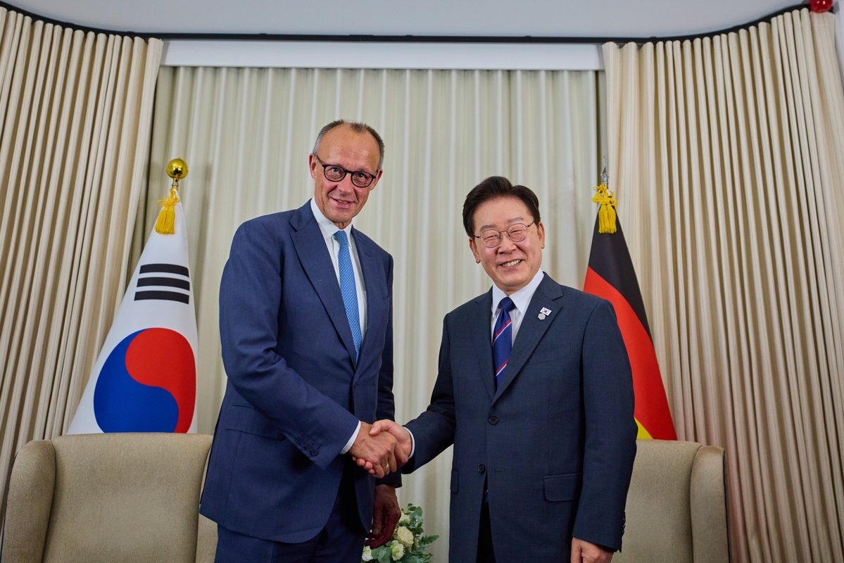 President Lee Jae Myung and German Chancellor Friedrich Merz hold bilateral talks on the sidelines of the Group of Seven summit in Evian-les-Bains, France, on June 16, 2026. (Cheong Wa Dae)