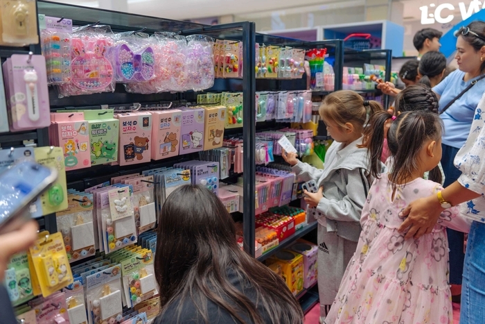 Shoppers browse an Artbox’s pop-up store in Almaty, Kazakhstan. (Artbox)
