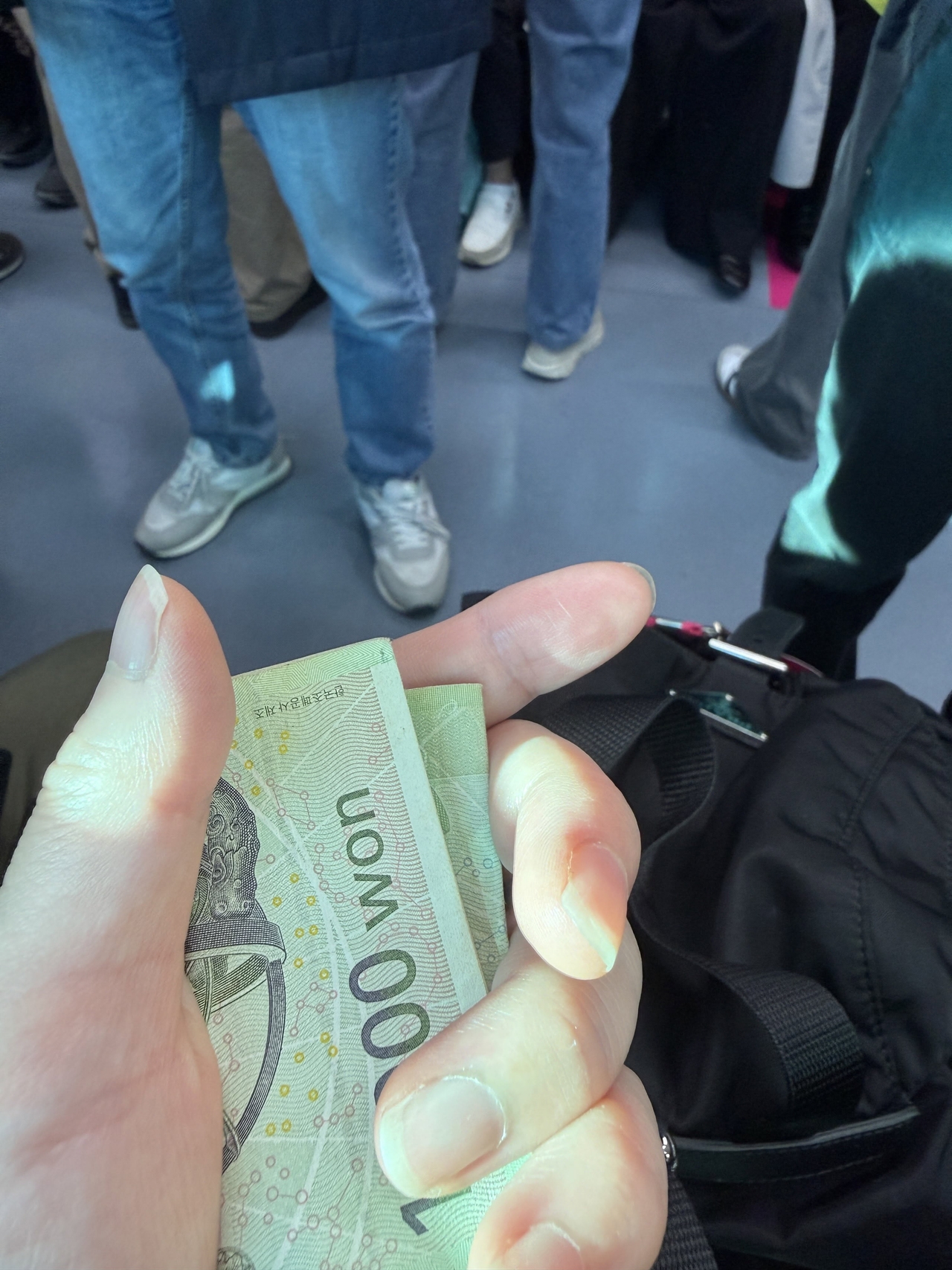 An elderly woman on Seoul Subway Line 1 checked on a heavily pregnant commuter and pressed 10,000 won into her hand, telling her to buy something delicious for the baby. [Newsis]