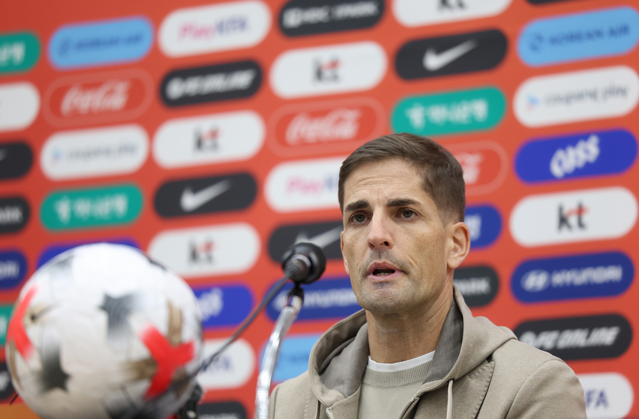 Robert Moreno, temporary head coach for the South Korean men's national football team, speaks at a press conference at Korea Football Park in Cheonan, South Chungcheong Province, on Oct. 29, 2026. (Yonhap)