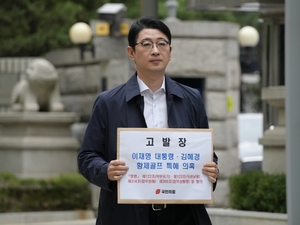 주진우, 李대통령 내외 고발…‘황제골프’ 공방 격화하나