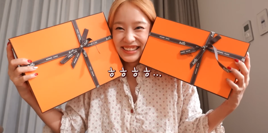 Heyjini holds boxes from a luxury brand. [Heyjini channel]