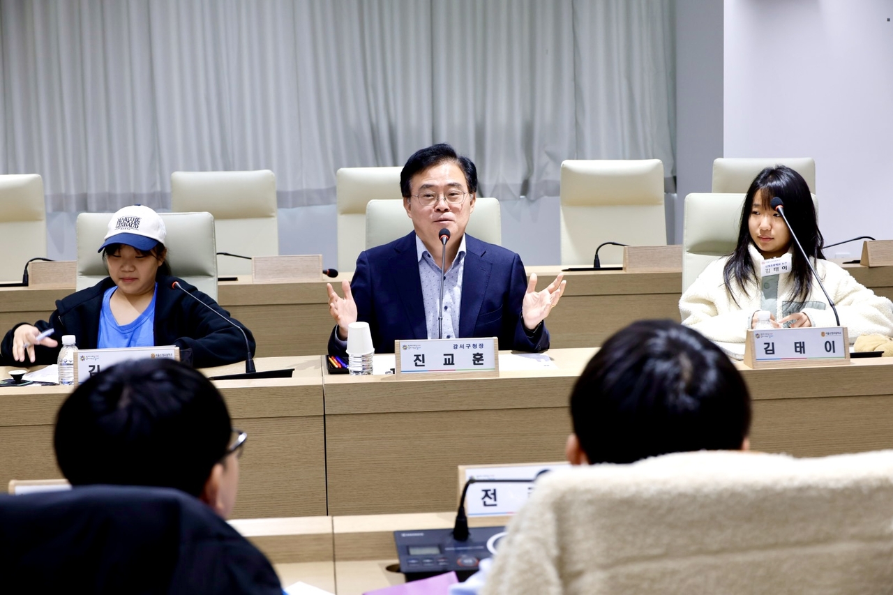 진교훈 강서구청장과 초등학생들 인터뷰