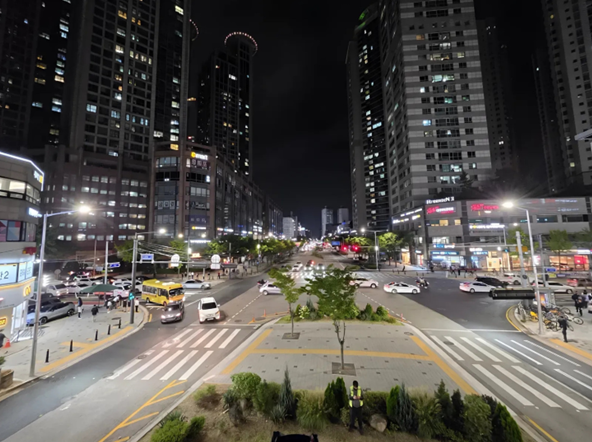 A view of Omok-ro after the streetlight improvement project in Yangcheon-gu