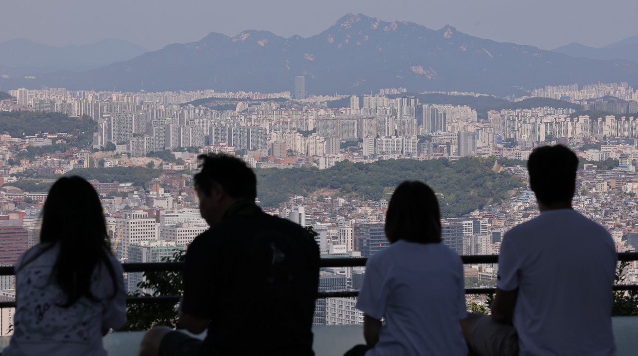 서울 남산에서 바라본 서울 시내 아파트 단지 모습 [연합]