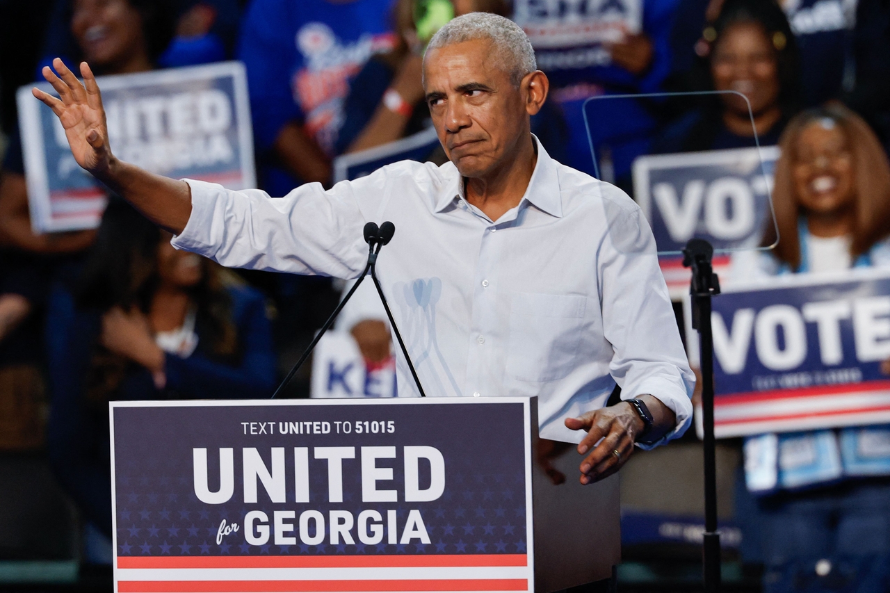 Former US President Barack Obama speaks during a midterm campaign rally in Morrow, Georgia, Wednesday. (AFP-Yonhap)