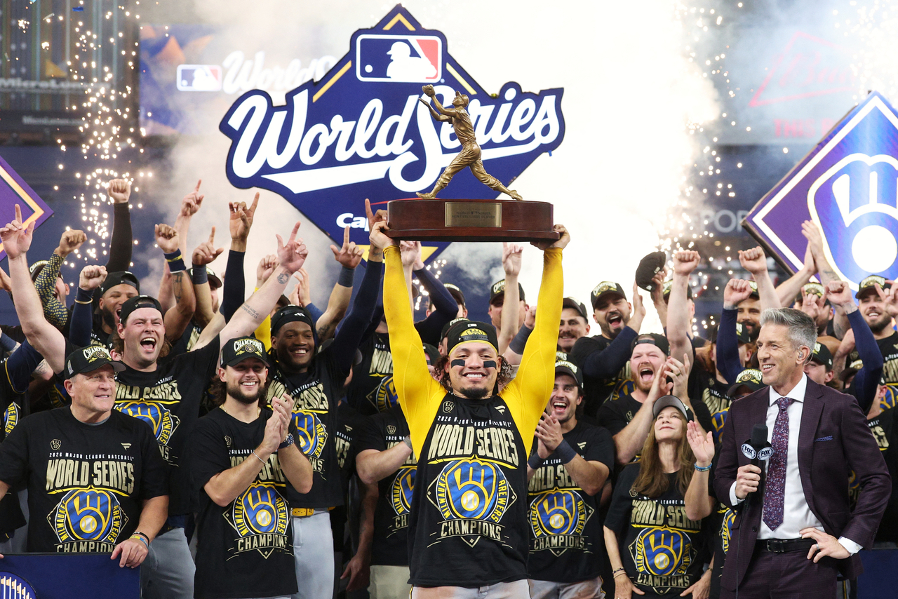 Milwaukee Brewers players celebrate after defeating the Tampa Bay Rays in game five of the 2026 World Series at Tropicana Field, in St. Petersburg, Florida, Wednesday.   (Reuters-Yonhap)