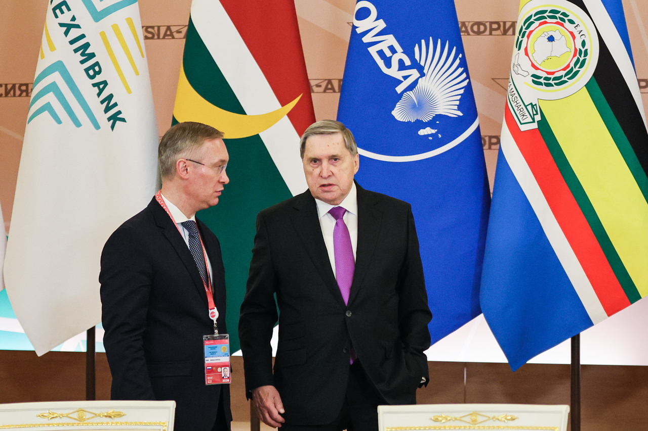 Russia's Presidential Aide Yuri Ushakov (right) is present at a meeting in Moscow on Wednesday. (Tass-Yonhap)