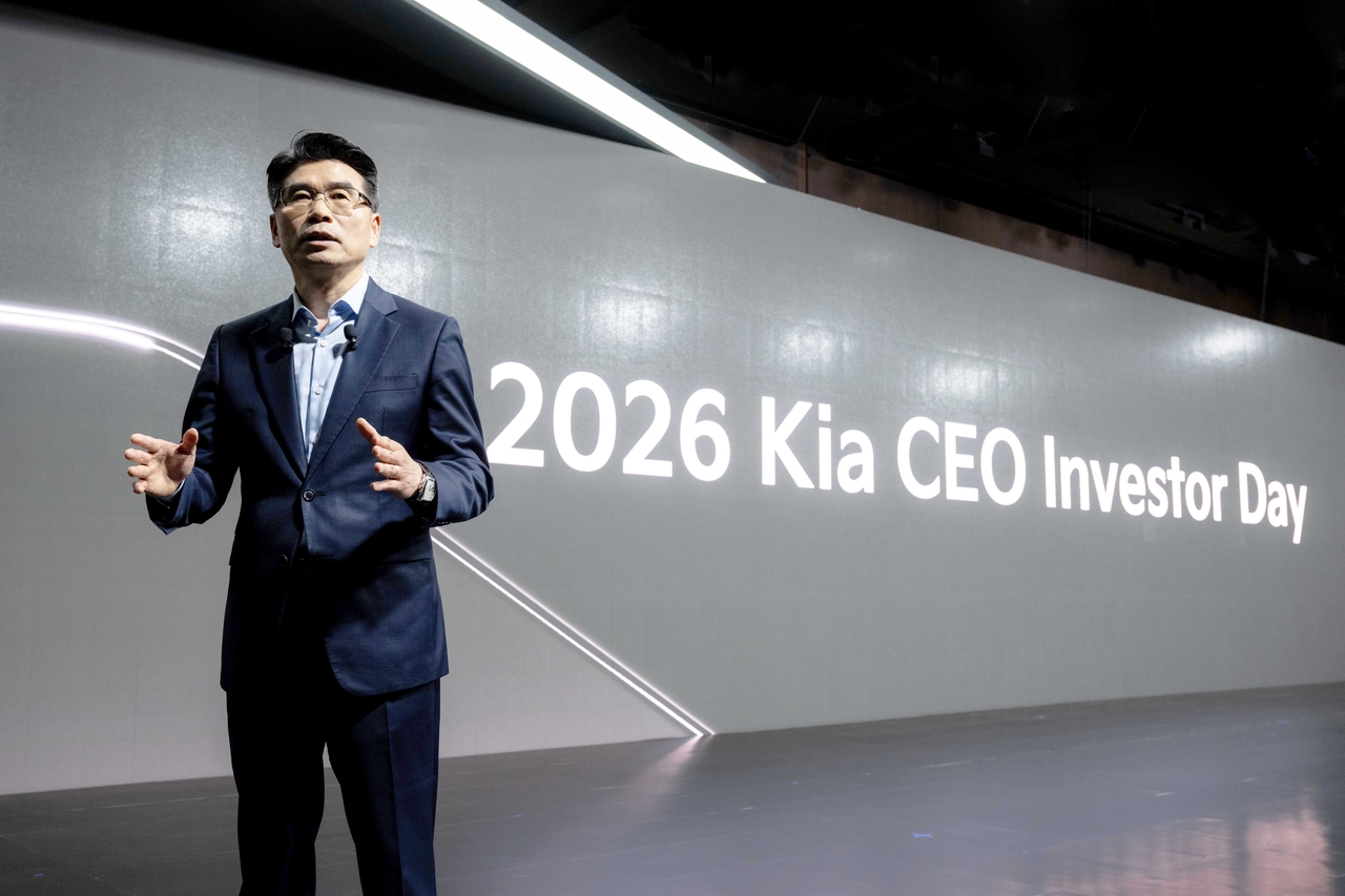 Kia President Song Ho-sung speaks about the company's mid- to long-term business strategy at the "2026 CEO Investor Day" held at the Shilla Hotel in Jung-gu, Seoul, on Oct. 9. [Kia]