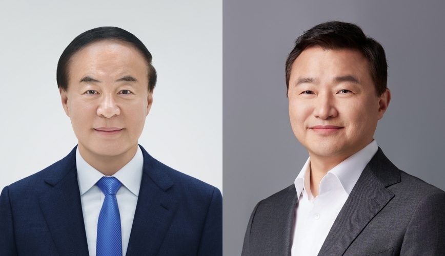 Samsung Electronics Device Solutions Division head Jeon Young-hyun (left) and Device Experience Division head Roh Tae-moon (Samsung Electronics)