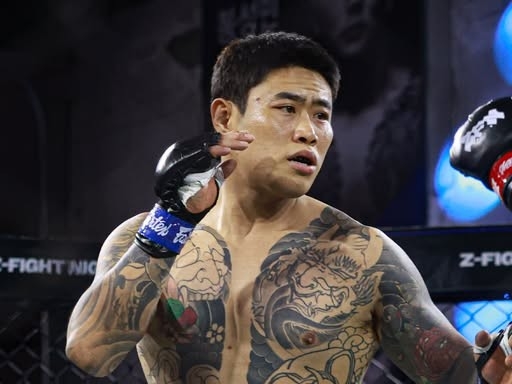 Kim Jung-woo, a fighter with a self-disclosed organized crime background, is under police investigation for assaulting a civilian