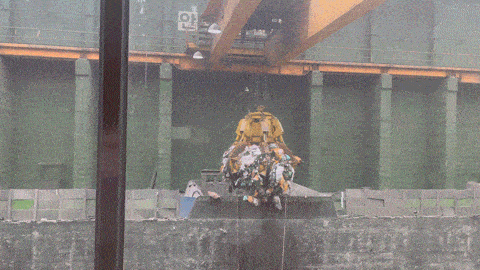 Waste is moved for incineration on the fifth floor of the factory building at the Gangnam Resource Recovery Facility in Ilwon-dong, Gangnam-gu, Seoul.
