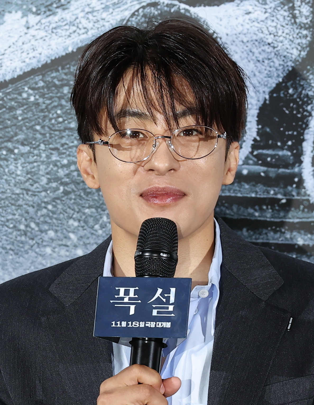 Actor Koo Kyo-hwan speaks at a press event for the upcoming film “White Blast”  in Seoul on Friday. (Yonhap)