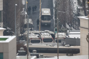 Investigative body weighs options as deadline on Yoon Suk Yeol warrant looms