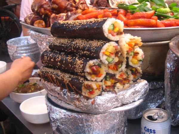 Korean traditional food "gimbap."