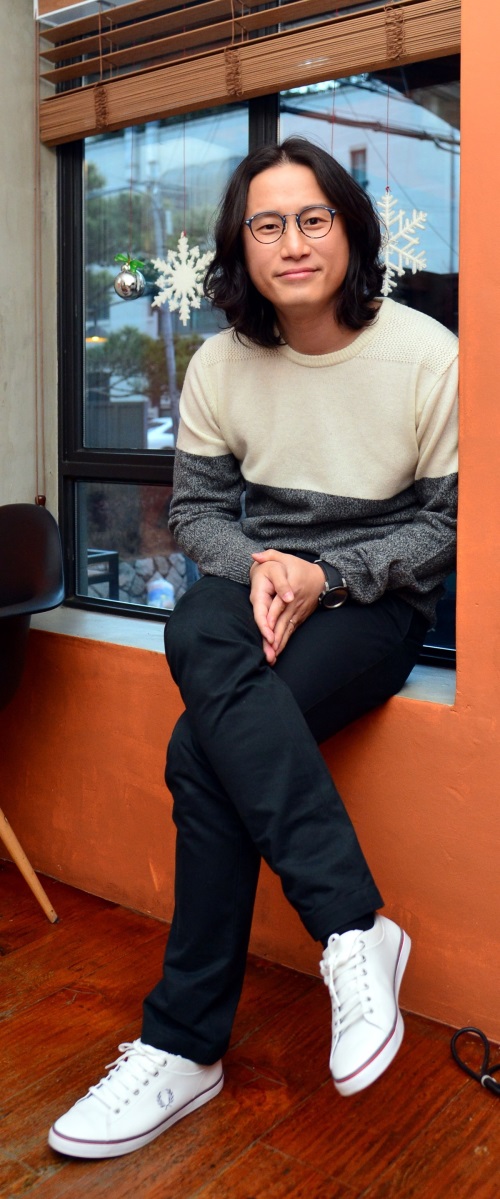 Actor Song Sae-byeok poses during an interview with The Korea Herald in Seoul on Monday.
　(Yoon Byung-chan/The Korea Herald)