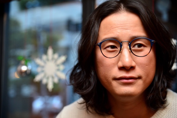 Actor Song Sae-byeok poses during an interview with The Korea Herald in Seoul on Monday.
　(Yoon Byung-chan/The Korea Herald)