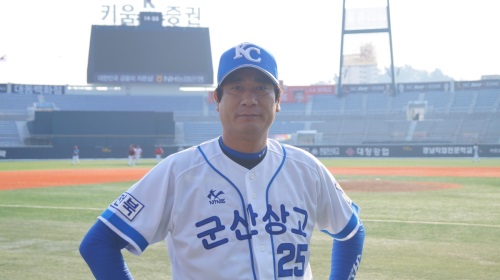 완봉투로 군산상고를 8강으로 이끈 오상민.