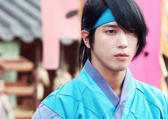 (FNC Entertainment)