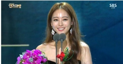 [테디와 열애 중인 배우 한예슬. 사진출처 = SBS 연기대상 방송 캡처]