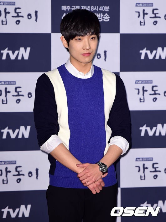 그룹 엠블랙 출신 배우 이준이 열애설을 해명했다.이준의 소속사 프레인TPC는 8일 오전 "이준씨는 예술고등학교에서 무용을 전공해